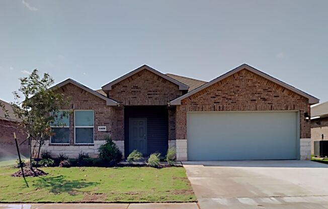 Very Nice 3 Bedroom 2 Bathroom Home in Mustang Schools