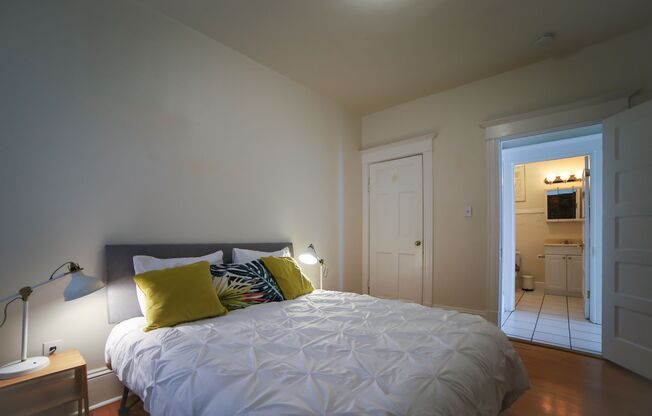 1 bed, 1 bath, 720 sqft, $1,950, Unit G