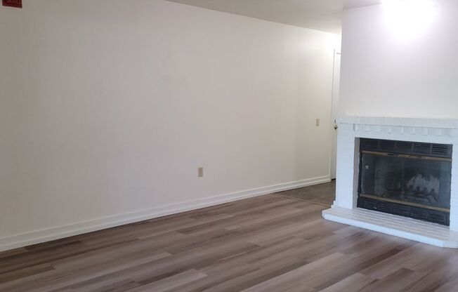 Darling ground floor 1 bed/1 bath in downtown Kenmore for May 10th move in only $1750!