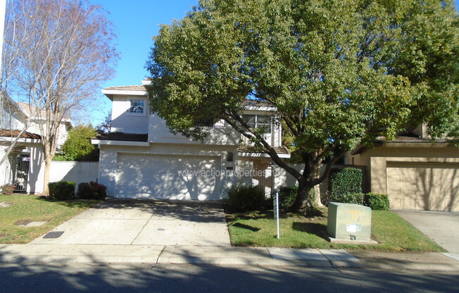 Pool & Spa ! East Roseville -2 Story, 3 Bed, 2.5 Ba, Spacious fence Rear yard, Pool Service, HOA