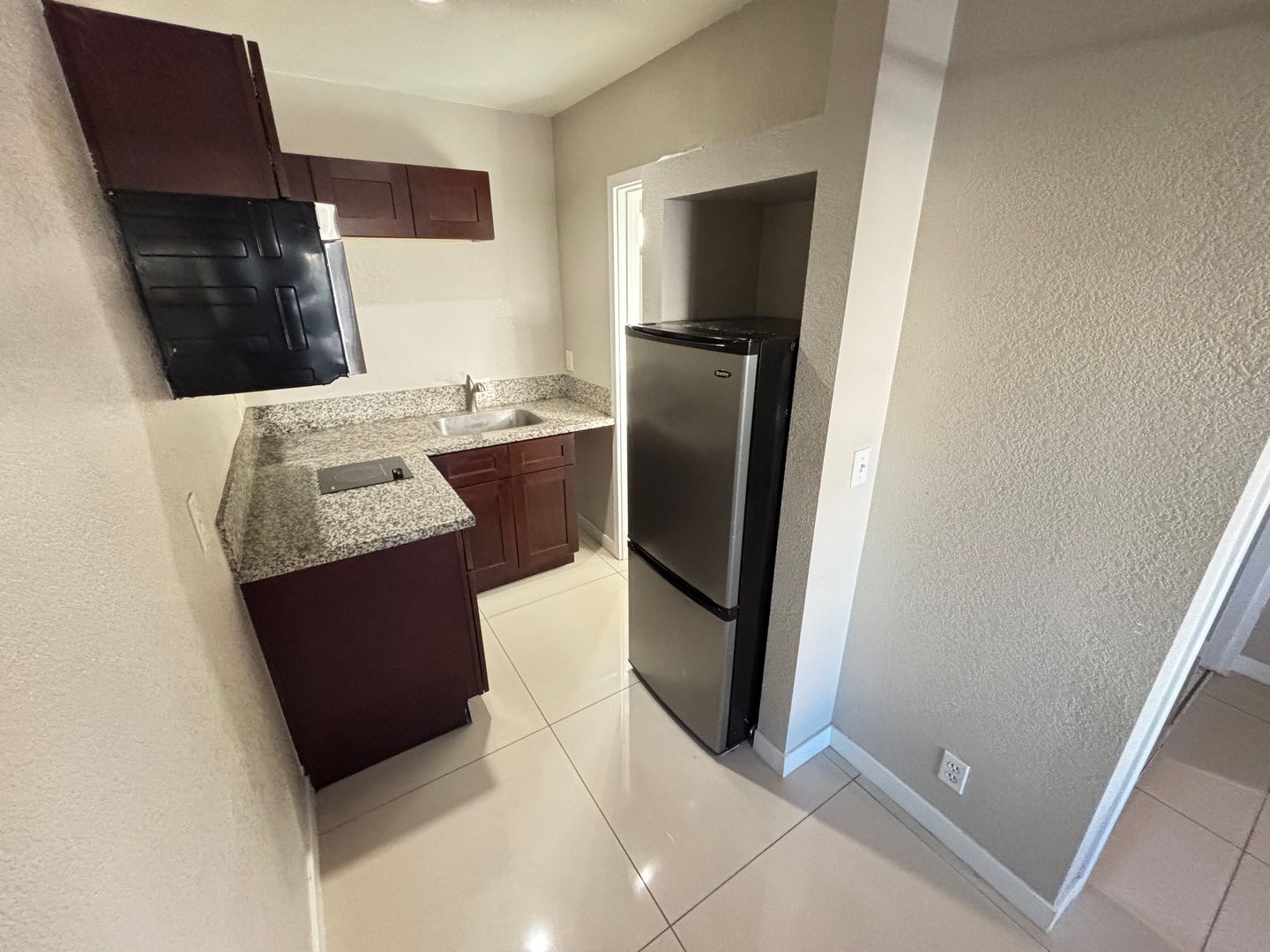 Gorgeous Studio w/ All Utilities Included located in Downtown Las Vegas!