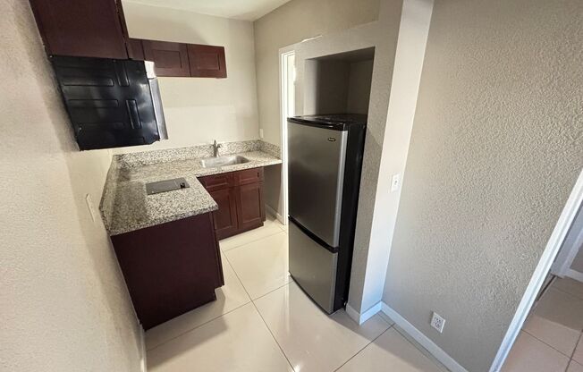 Gorgeous Studio w/ All Utilities Included located in Downtown Las Vegas! Move In Special