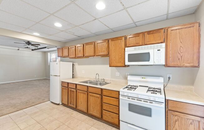1 bed, 1 bath, 700 sqft, $775, Unit B6