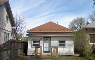 COZY & QUAINT 2 BD, 1 BA HOUSE WITH WALK OUT DECK