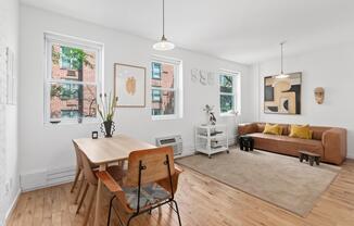 207 E 21 ST