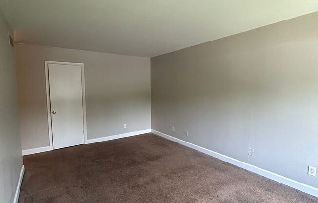 3 beds, 2.5 baths, 1,636 sqft, $1,379, Unit 729