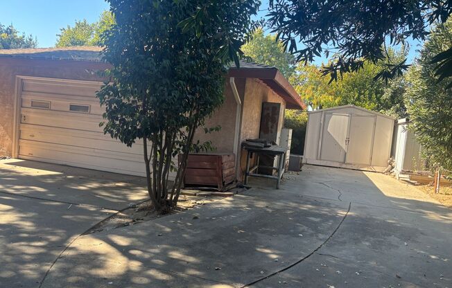 County Home In The City!!!  RV Access = Boat Parking!!!