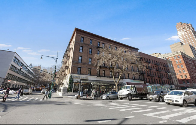 2 beds, $4,995, Unit 5E
