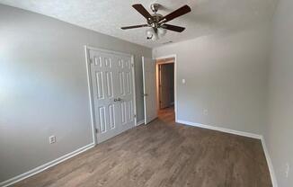 2 beds, 1 bath, $1,100