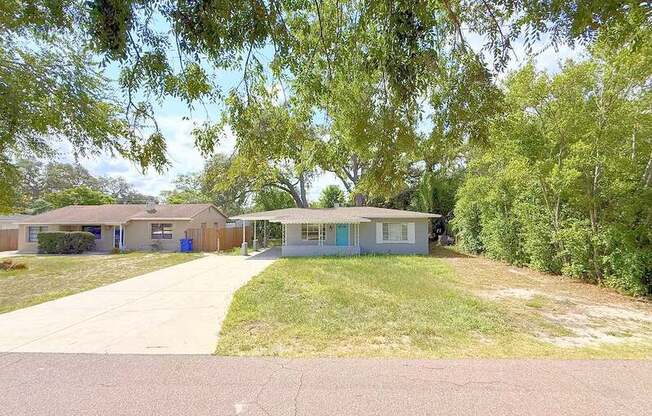 1318 DIVOT LN