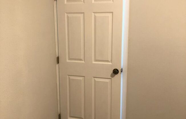 Renovated 2 bed 1.5 bath. Modern Finishes