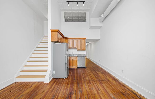 900 St James St