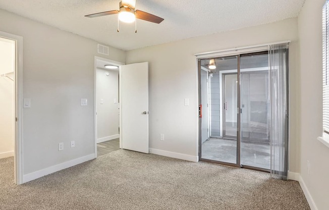 A Bedroom at Horizon East Apartments