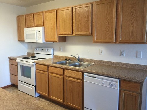 3 beds, 2 baths, 1,285 sqft, $1,425, Unit 124
