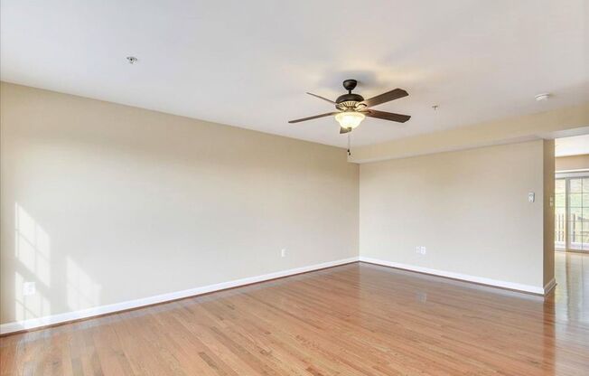 Beautifully maintained townhouse in Lake Linganore ready for your family mid-May!