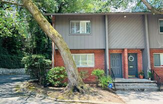 Beautiful 2 bedroom townhome near Emory University! Must see!