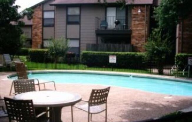 2 beds, 2 baths, 810 sqft, $1,125, Unit 302