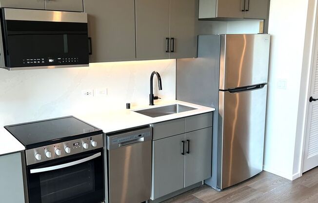 Studio, 1 bath, 320 sqft, $2,095, Unit 802