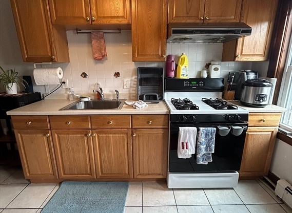 2 beds, 1 bath, $2,300, Unit 3