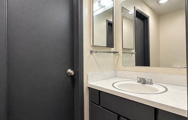 2 beds, 1.5 baths, 1,100 sqft, $1,625, Unit Unit 27