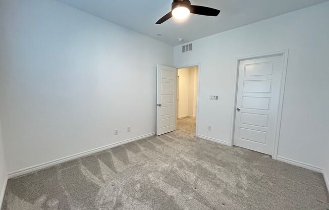 3 beds, 2.5 baths, $2,595, Unit # 1070