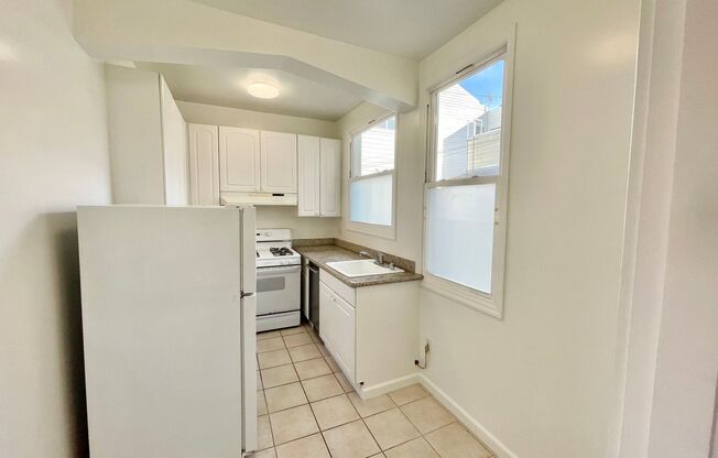 1 bed, 1 bath, $2,600, Unit 1580 Golden Gate #204