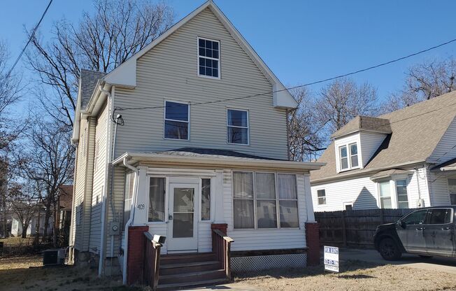 3 bd, 1 ba house just north of downtown, w/d included, off street parking