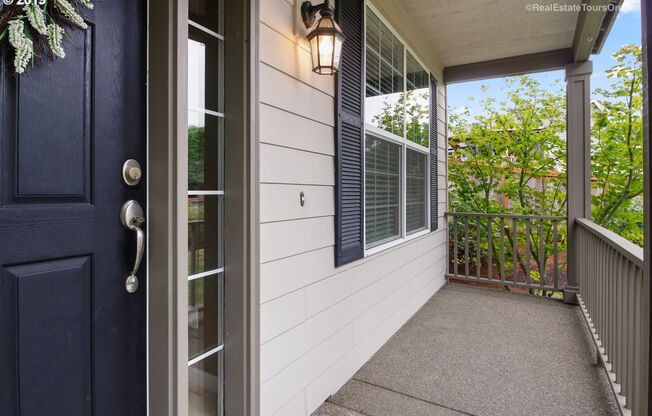 Spacious 3 Bedroom 2.5 Bath + Den & Bonus Room - Milwaukie Maplewood Neighborhood - A/C & W/D