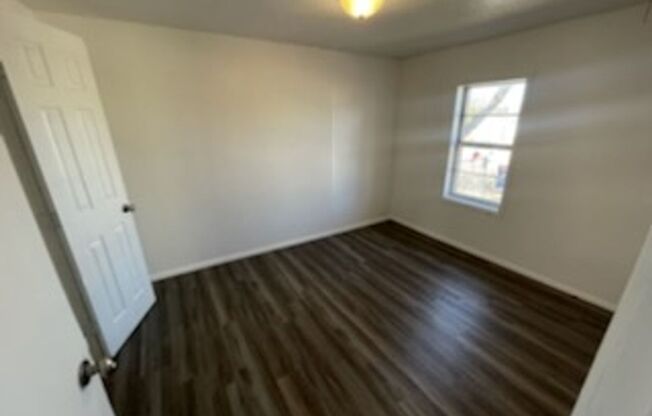 2 beds, 1 bath, $895, Unit 3113 NW 1st #A