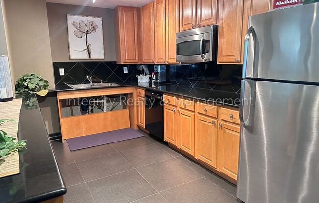 2 beds, 1 bath, $2,500