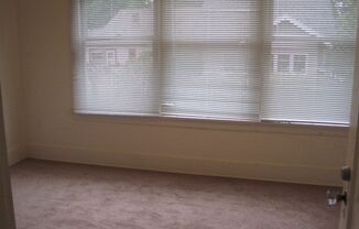 1 bed, 3 baths, 204 sqft, $825, Unit 3-C