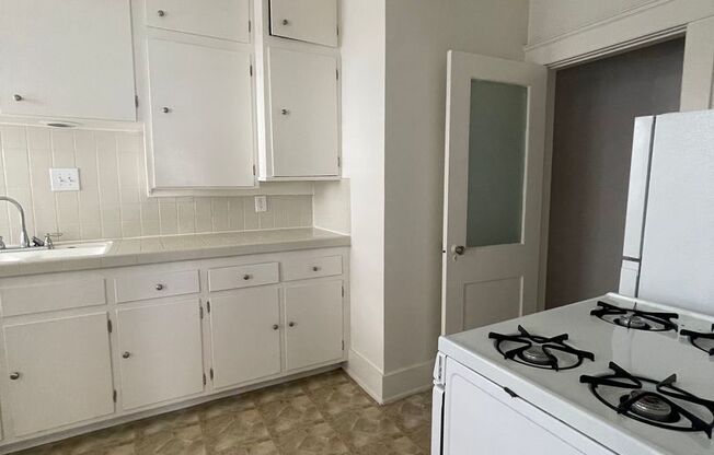 2 beds, 1 bath, $2,695