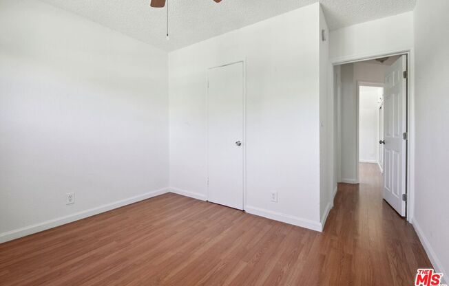 6612 De Longpre Ave