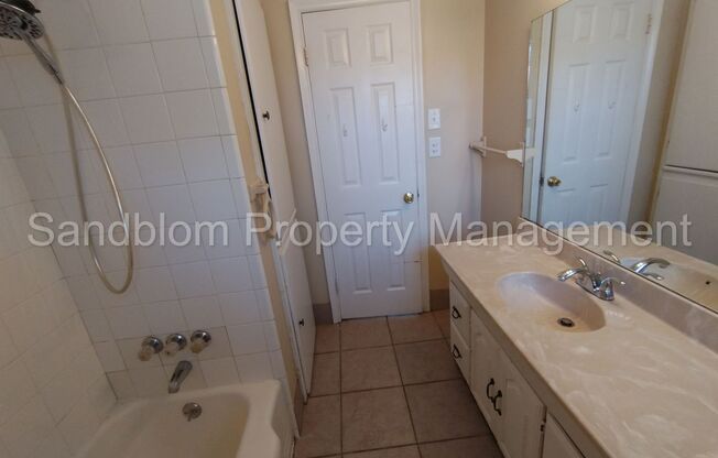 3 beds, 1 bath, $1,150