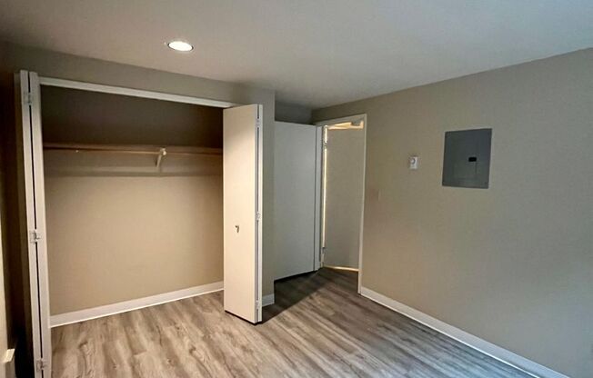 2 beds, 1 bath, 890 sqft, $1,695, Unit #205