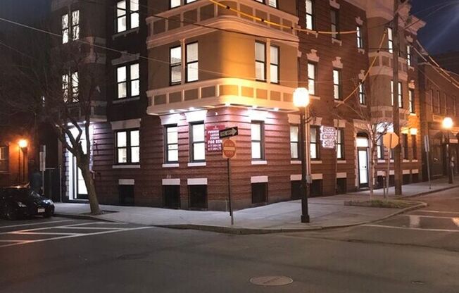 Studio, 1 bath, 9,999 sqft, $1,550, Unit 21-1