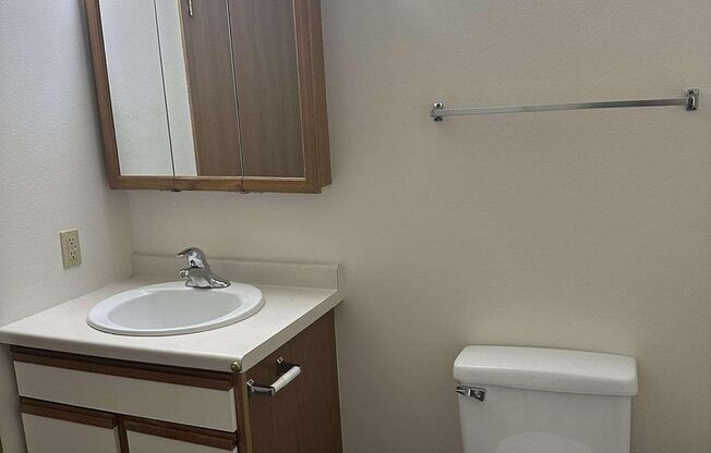 2 beds, 1 bath, $1,025, Unit 1704-202