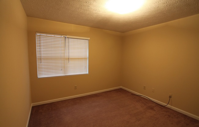 3 beds, 2 baths, $1,250, Unit # 9 B