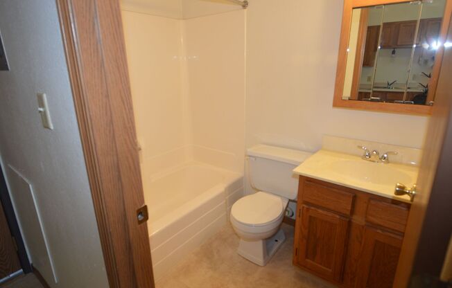 Studio, 1 bath, 328 sqft, $455, Unit 222