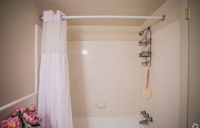 1 bed, 1 bath, 800 sqft, $2,010, Unit 1902HR-101