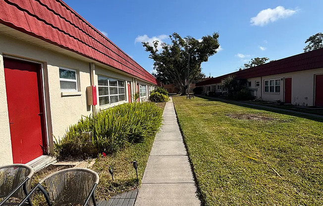 Move in Ready! Sunshine & Comfort in the Heart of St. Pete - 2bed|2bath