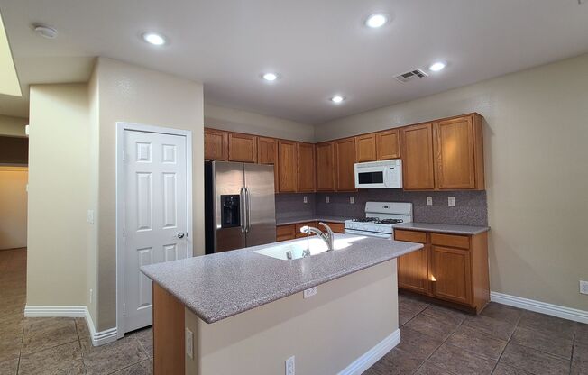 3 Bedroom home located near Mountains Edge.