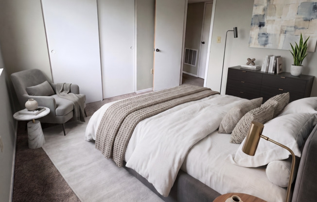 2 beds, 1 bath, 975 sqft, $1,425, Unit 903