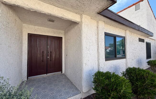 Wonderful Townhome in SE Vegas.