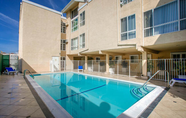 Apartment Building in Los Angeles Pool