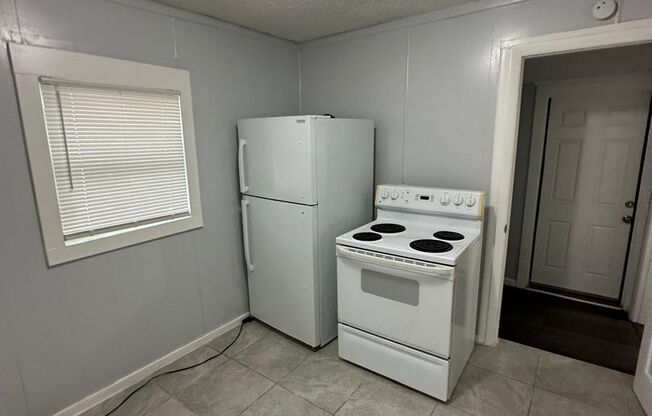 2 beds, 1 bath, $1,100