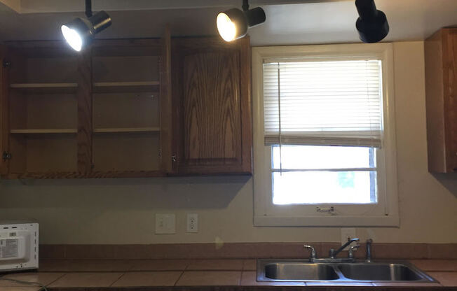 3 beds, 1 bath, $1,245