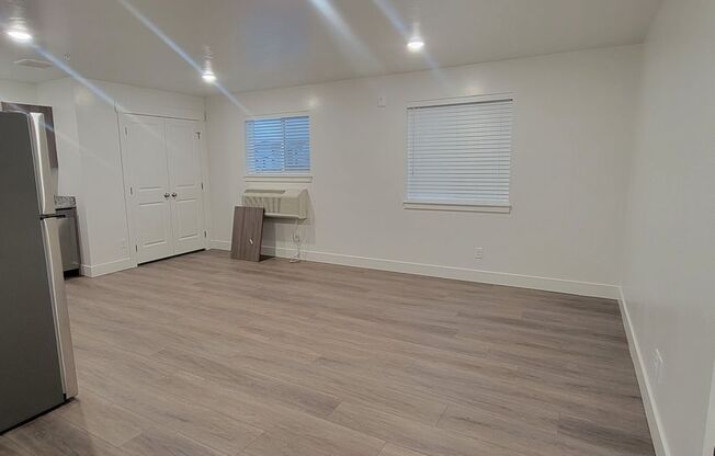 3 beds, 1 bath, 1,000 sqft, $1,250, Unit #1
