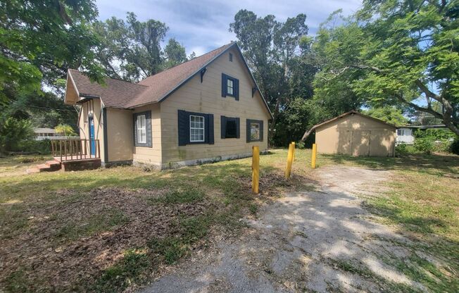 2/1 Large Gibsonton Home Ready for You!
