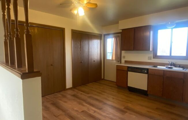 Bright & Roomy 2 Bedroom Apartment in Greeley - Available Now!